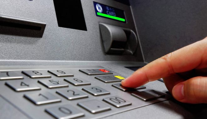 O nouă metodă de înșelăciune face victime printre români la bancomate - bancomat-1598423653.jpg