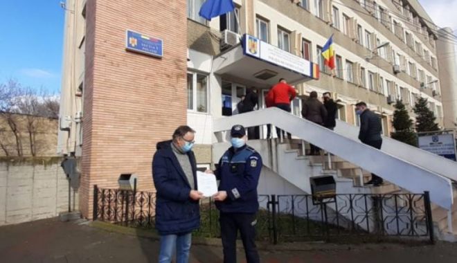 Un bărbat de 50 de ani a găsit 5.000 de euro în fanta unui bancomat - bancomat-1612510044.jpg