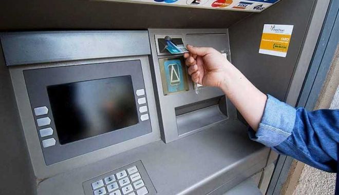 Bani retraşi de hackeri din bancomate cu o tehnologie de comunicare prin unde radio