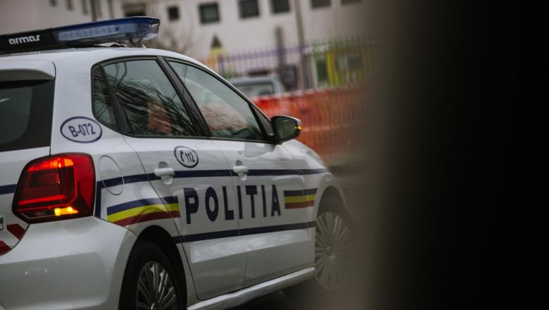 Bancomat în flăcări! Poliţiştii au constatat că au fost furaţi 200.000 de lei din el