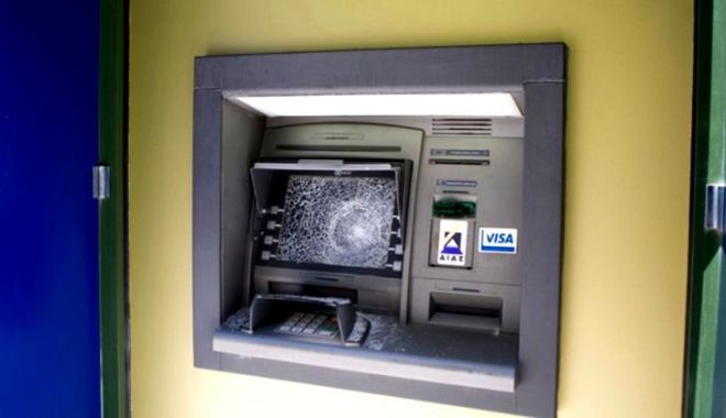 Persoanele care au aruncat un bancomat în aer au fost prinse. Cine a furnizat informațiile - bancomat01-1552384066.jpg