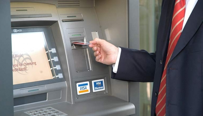 ALERTĂ PE PIAȚA BANCARĂ! 25 de bănci, verificate de Consiliul Concurenței. Ce nereguli s-au găsit - bancomat1-1512986671.jpg
