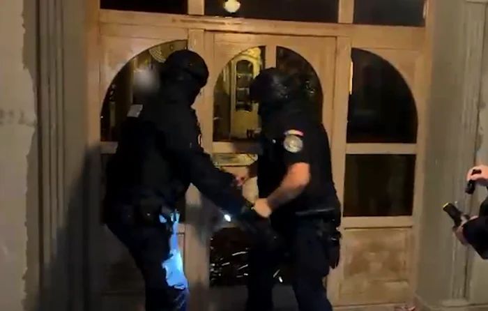 Banda de români care comitea crime și jafuri în Cehia și Austria, destructurată de poliție - banda-1758869646.jpg