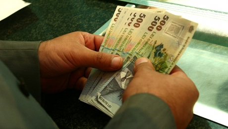 Cât pierde statul cu ajutoarele sociale acordate ilegal - bani-1315856861.jpg