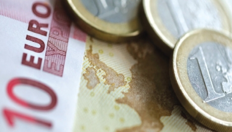 Deficit bugetar de 3,7% din PIB pentru România anul viitor - bani-1320934156.jpg