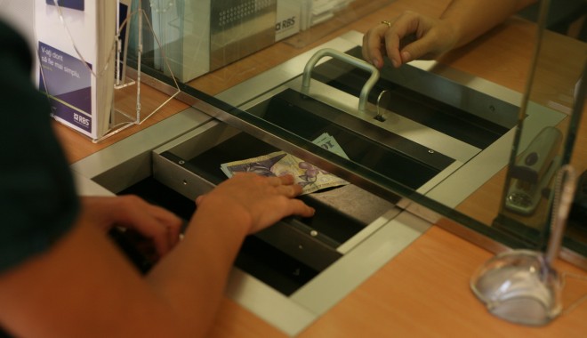 Românii nu prea mai economisesc în lei - bani-1353921118.jpg