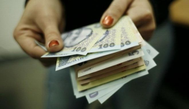 Câştigurile salariale ale românilor au scăzut cu 1,6% în luna august - bani-1634050815.jpg