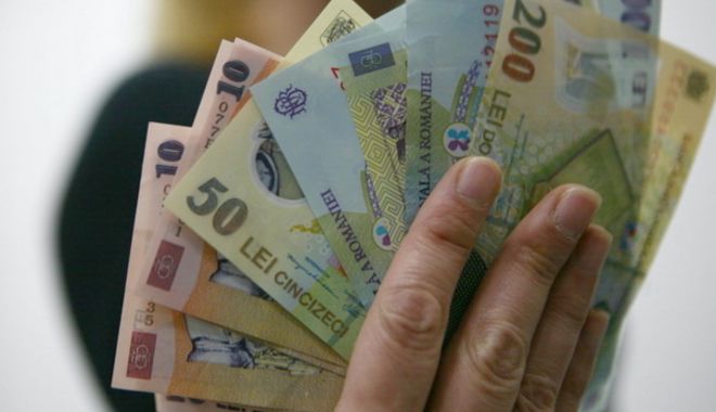 Ajutor de 1.200 lei, pentru pensionarii cu venituri mici - bani-1639508921.jpg