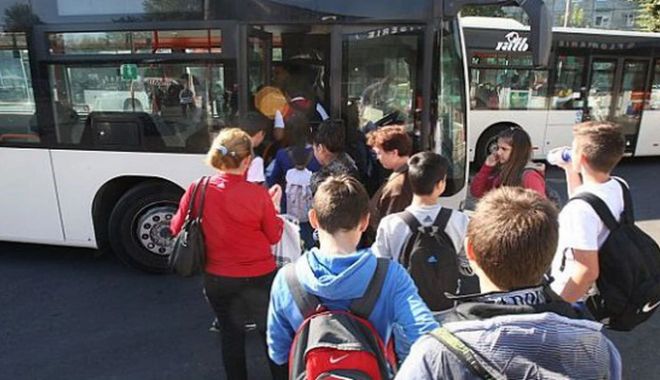 Vești bune ! Guvernul a alocat mai mulți bani pentru transportul elevilor - bani-1668962247.jpg