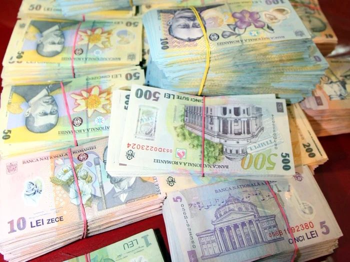 Guvernul nu mai dă bani primăriilor cu prea mulți angajați și companiilor pe pierdere - bani-1752732268.jpg