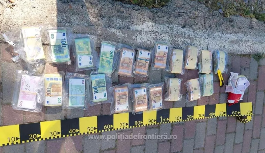 Ucrainean urmărit internațional, prins la graniță cu 343.700 de euro ascunși într-un microbuz