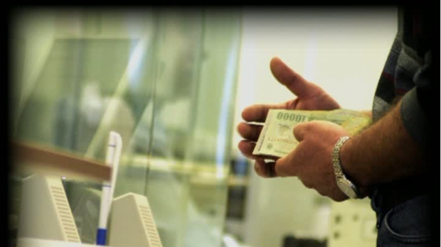 Arest preventiv pentru angajatul unei bănci care a furat un milion de lei - bani32941400-1348994804.jpg