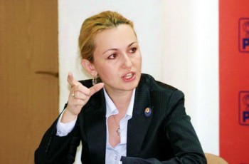 Stavrositu militează pentru egalitatea de gen în partidele politice - banicabinetestavrositumaria6-1349297687.jpg
