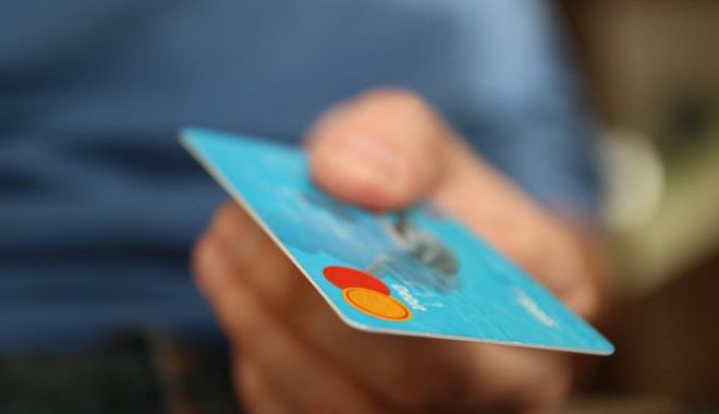 Prima țară din Europa și din lume, în care nu se mai achită cu bani cash! - banicard99680900-1524658002.jpg