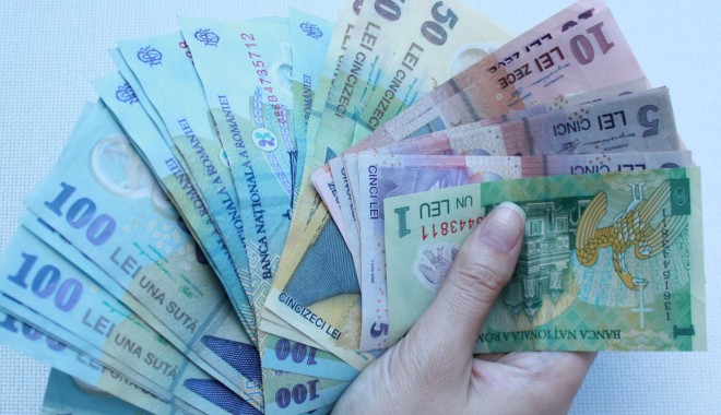 Câți bani au reușit să pună deoparte românii - banileileu9-1380009836.jpg