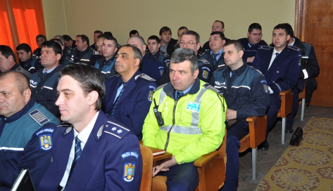 Bani mai puțini pentru polițiști. Vor primi sporul de 75% și norma de hrană și echipament? Promisiuni pentru tichete de vacanță - banimai2-1485699996.jpg