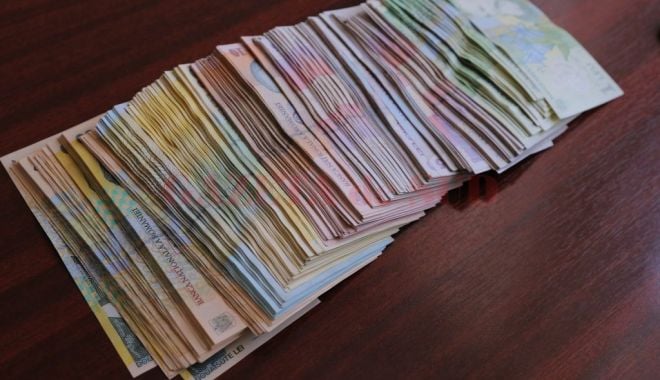 Nu o să vă vină să credeți cine încasează cea mai mare pensie din România! Sunt mii de euro! - banirasfirati2-1564729251.jpg