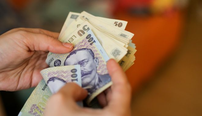 Proiectul legii pensiilor, în dezbatere la Comisia pentru muncă din Camera Deputaţilor - baniromanestibancnoteshutterstoc-1700046242.jpg