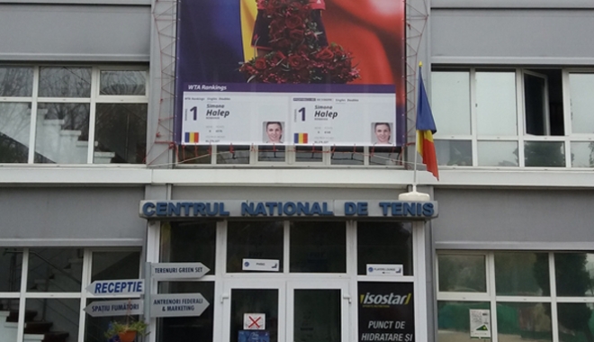 Banner uriaș  cu Simona Halep, afișat pe clădirea Centrului  Național de Tenis - banner-1510246955.jpg