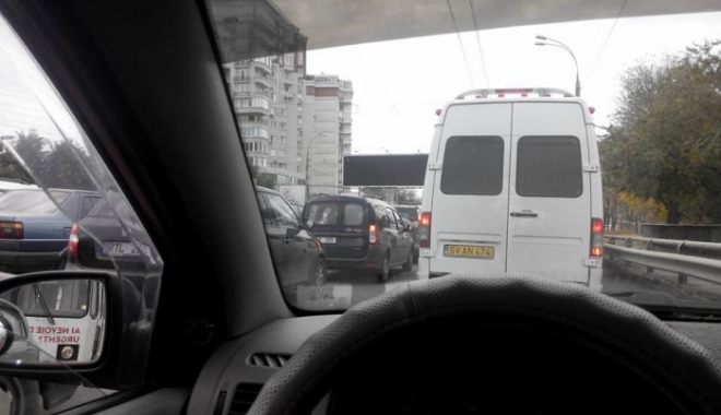 Atenție, șoferi! Trafic îngreunat pe strada Ion Rațiu - bara-1487232473.jpg