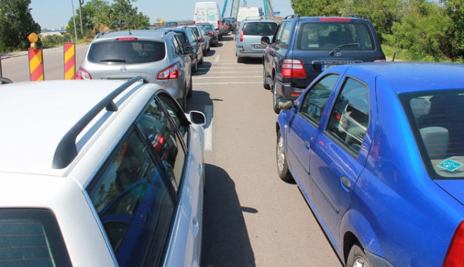 Atenție, șoferi! Trafic aglomerat în zona Eforie - baralabara-1377243631.jpg