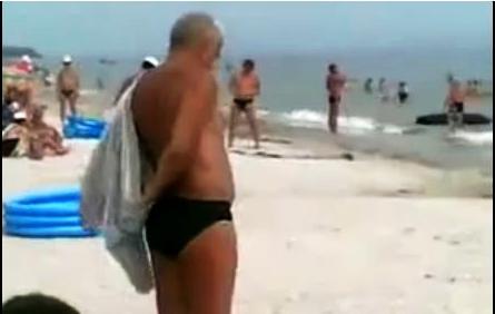 Filmulețul zilei / Ce poate face alcoolul din om  VIDEO AMUZANT - barbat-1320412907.jpg