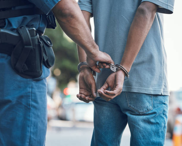 Un bărbat a fost arestat după ce a agresat un polițist - barbat-arestat-1773134000.webp
