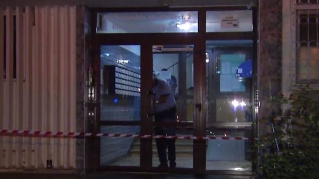 TRAGEDIE! S-a aruncat de la etajul 11 al blocului în care locuia - barbatbucurestisinucidereetajul1-1564826808.jpg