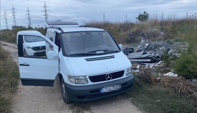 Bărbaţi prinşi aruncând gunoaie pe un teren viran, în Constanţa. Le-au fost confiscate maşinile - barbatiprinsi-1633335484.jpg