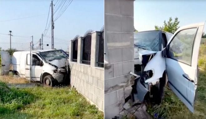 Un bărbat a murit pe loc, după ce i s-a făcut rău la volan și a intrat cu duba într-un stâlp - barbatmortdubastalparges723492-1629797001.jpg