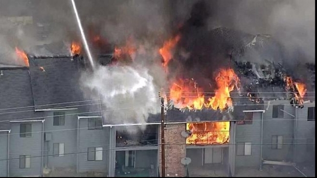 SCENĂ SPECTACULOASĂ! Un bărbat de 103 ani a sărit pe fereastră pentru a se salva dintr-un incendiu - barbatsarit60881100-1548076255.jpg
