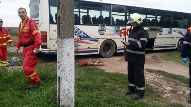 TRAGEDIE! Șofer STRIVIT de autobuzul pe care îl repara - barbatstrivitautobuz139323600-1476168122.jpg