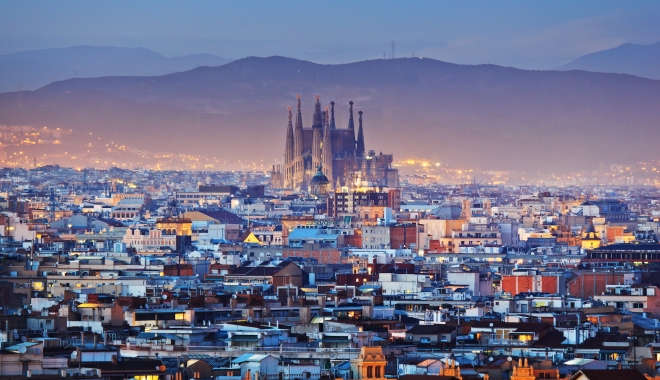 Tensiunile escaladează la Barcelona. Turiștii, atacați de către localnici cu ouă - barca-1502955366.jpg