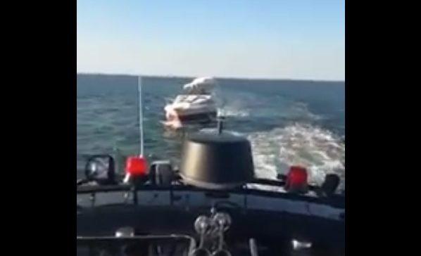 VIDEO / Ambarcațiune în derivă pe mare, salvată de pompierii ISU Constanța - barca-1534261257.jpg