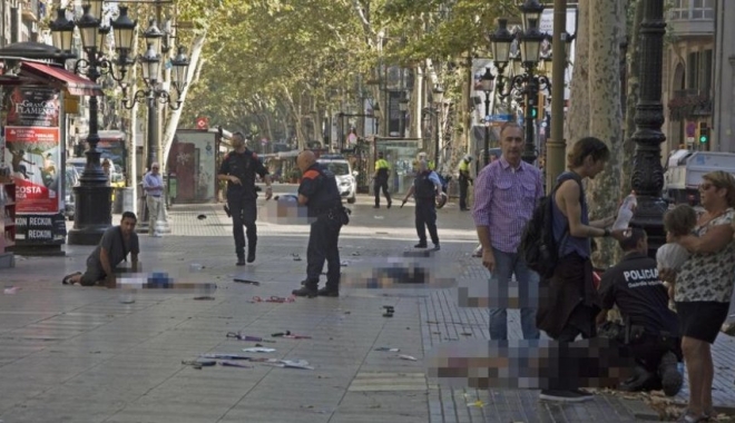 Poliția spaniolă a oprit un al doilea atac, după cel de la Barcelona. Cinci teroriști cu centuri cu explozibil, împușcați - barcelona2-1503037364.jpg