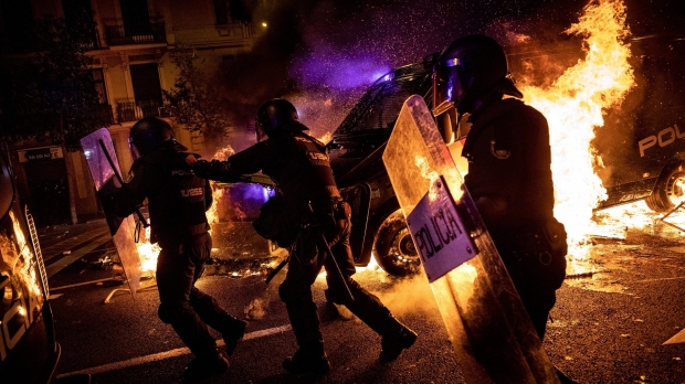 Barcelona, a treia zi de asediu. Centrul orașului e distrus! - barcelona35395500-1571299237.jpg