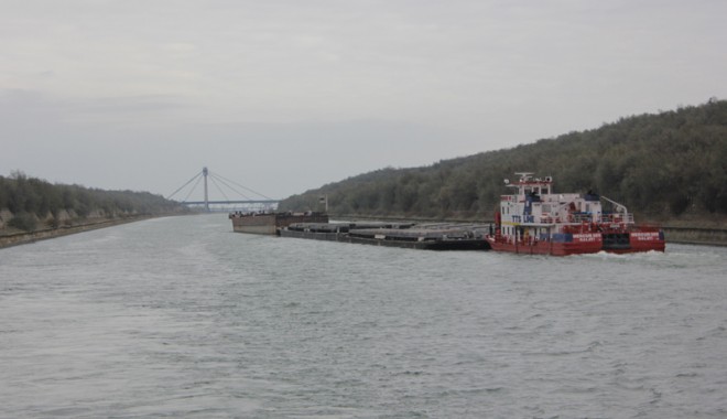 Flota fluvială a României are 5.000 de nave operaționale - barjacanaldunaremareaneagra4-1377531846.jpg
