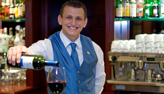 Cum poți câștiga salarii între 1.720 și 2.100 de euro  pe lună, în Germania - barman-1361484476.jpg