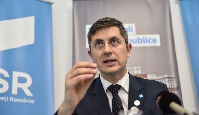Dan Barna i-a răspuns Vioricăi Dăncilă: Vă aștept la Iași, să facem prima dezbatere. Puteți să folosiți elicopterul, că autostradă nu e - barna-1566655940.jpg