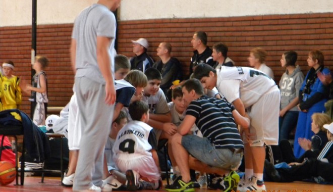 BC Athletic, calificată  în sferturi de finală - baschet1-1309449028.jpg