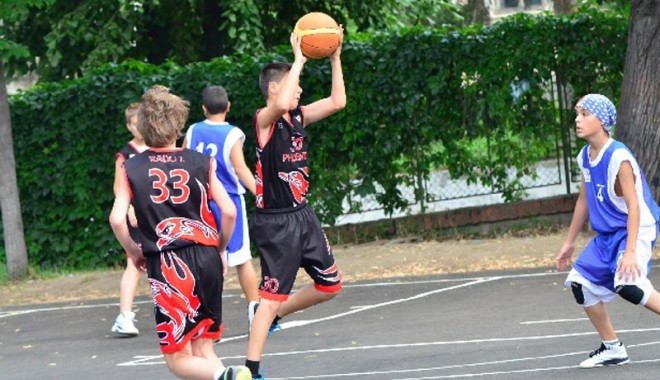 Ce performanțe a avut CS Phoenix la Naționalele de mini-baschet - baschet1-1405531541.jpg