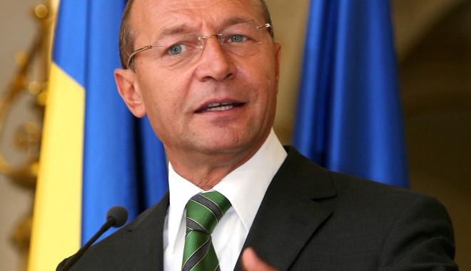 Ambasadorul olandez, pus pe lista de așteptare a lui Băsescu - basescu-1334178362.jpg