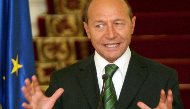 Președintele le cere politicienilor să nu-l implice în eventualele dispute din interiorul USL - basescu-1355328706.jpg