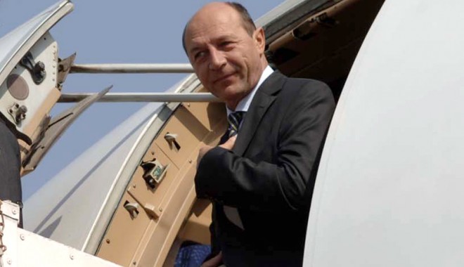 Președinția a reziliat oficial contractul cu TAROM - basescu-1366216617.jpg