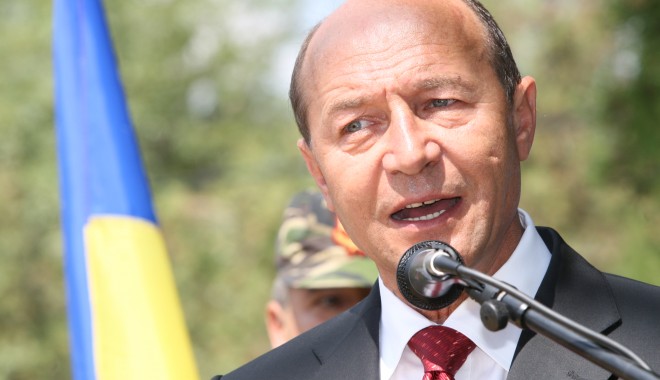 Băsescu participă la slujba de la Mănăstirea 