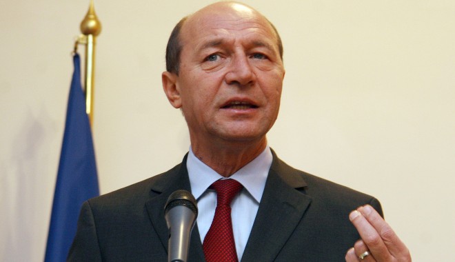 Băsescu cere Parlamentului reexaminarea Legii privind referendumul validat cu prezență de 30% - basescu-1373617271.jpg