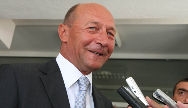 Băsescu îi propune lui Iohannis  să supună referendumului  și Parlamentul  cu 300 de membri - basescu-1487171448.jpg