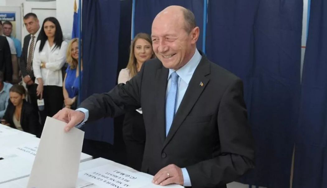Traian Băsescu: “Îi rog pe români să vină la vot şi să opteze pentru ce vor în continuare”