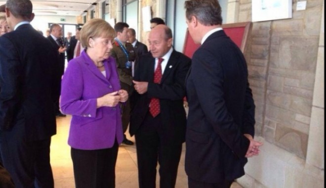 Traian Băsescu a discutat cu președintele SUA, Barack Obama, la summitul NATO - basescu143516200-1409907499.jpg