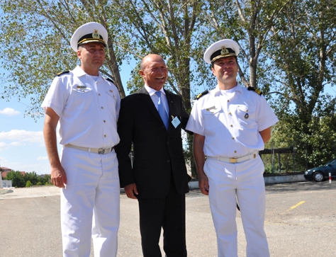 Traian Băsescu a sărbătorit 35 de ani de la finalizarea studiilor - basescuacademie-1314559868.jpg